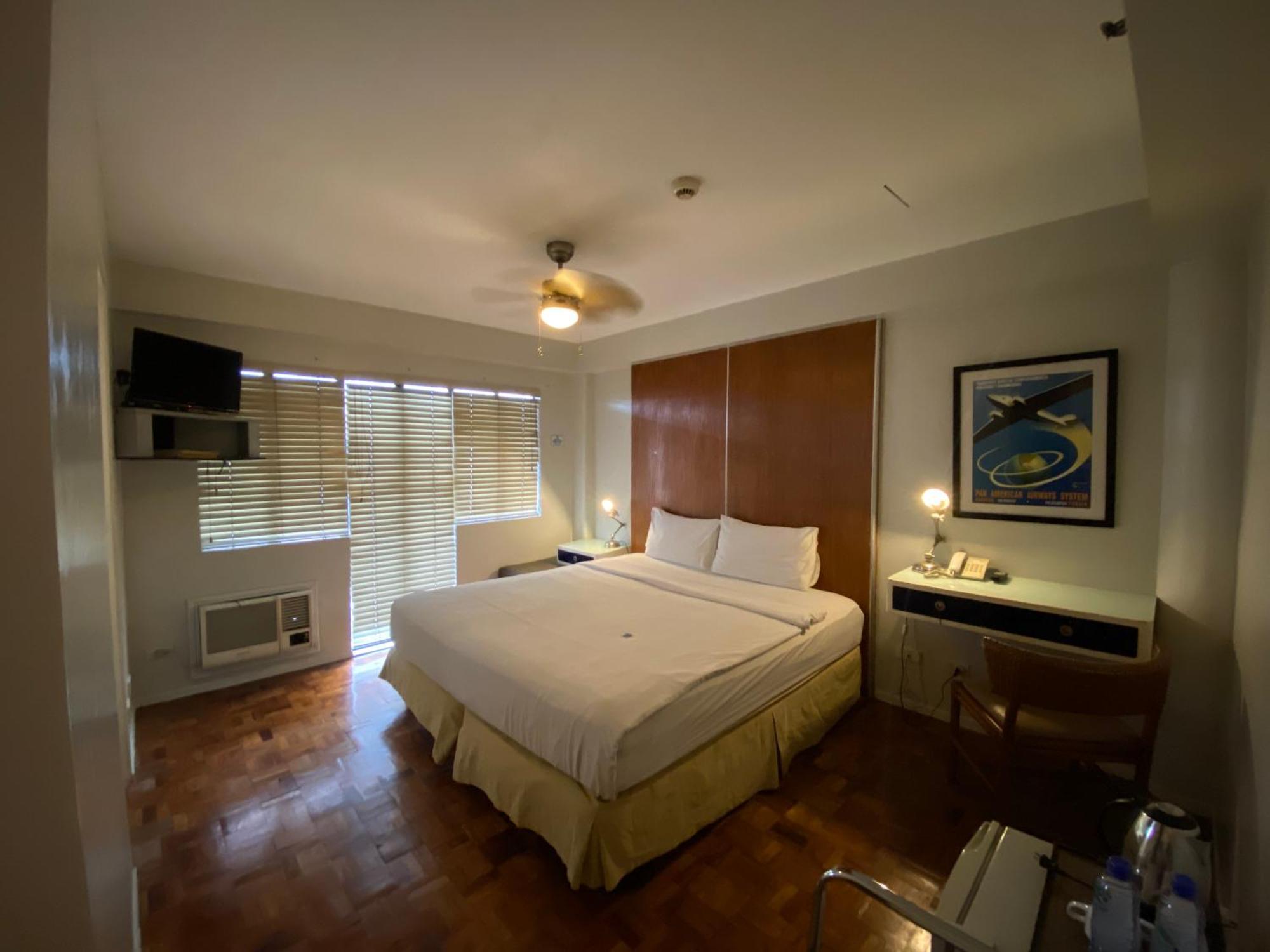 The Clipper House, Poblacion Makati Manila Exterior photo